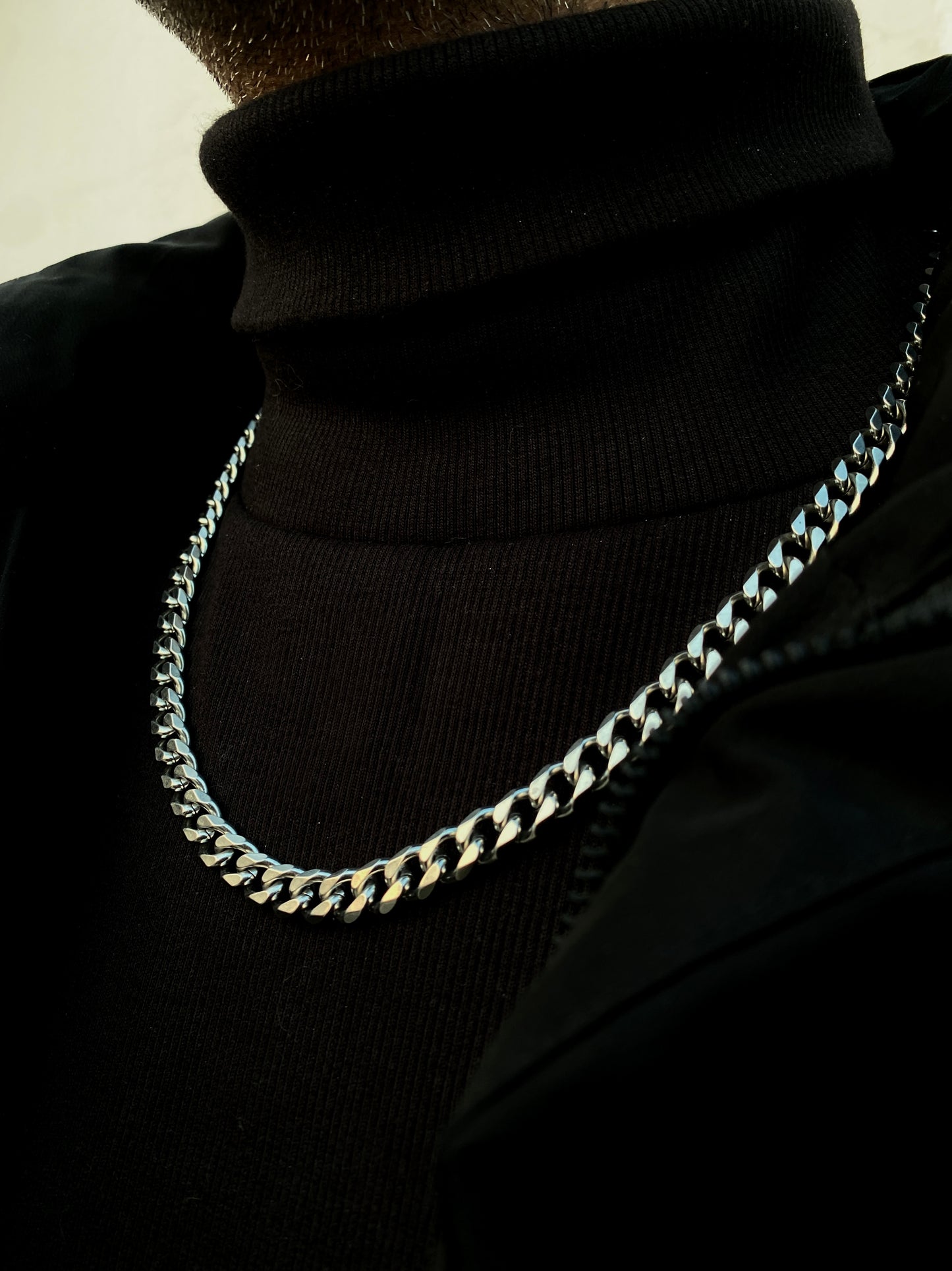 Sharp-Link Stainless Steel Chain.